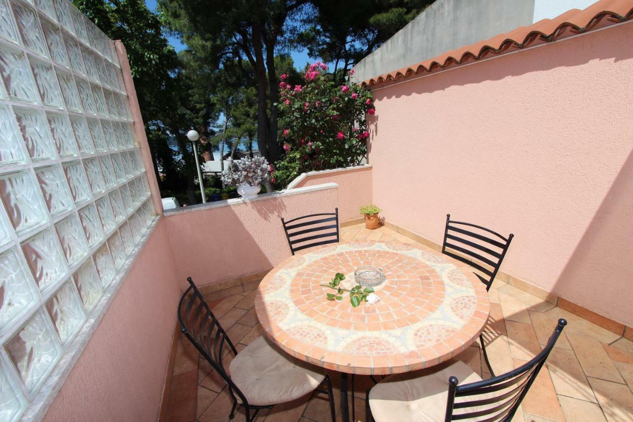 Apartments Villa Lucu Rovinj Exterior photo